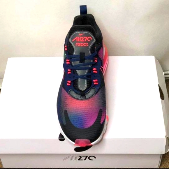 Air Max 270 React - Picture 1 of 6